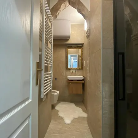 Daire Diokletian's Golden Nest *