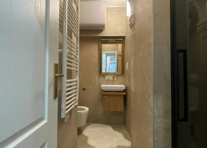 Apartment Diokletian's Golden Nest *
